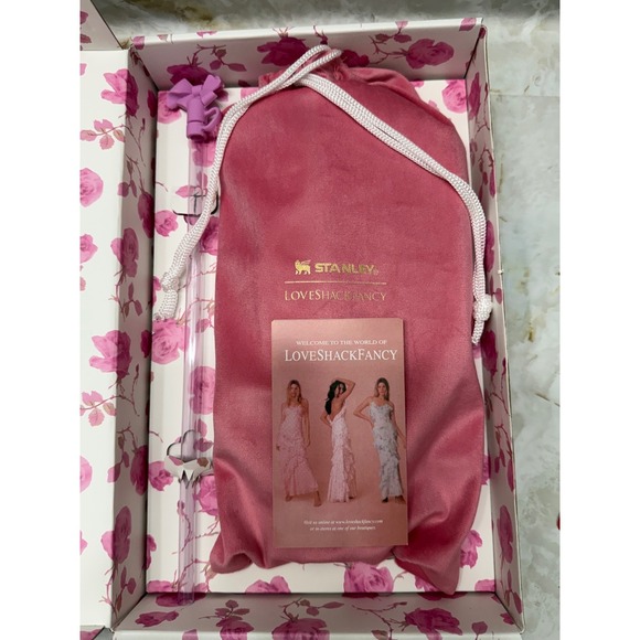 Stanley x LoveShackFancy Quencher H2O Tumbler 40oz Pink Rose Floral Limited NEW - Picture 2 of 5